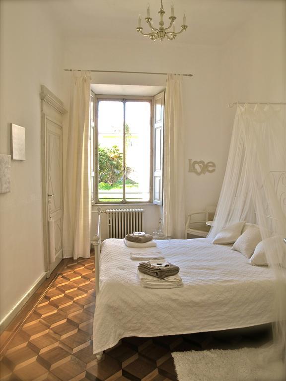 Bed & Blessing / Casa Borgo Hotel Locarno Ruang foto